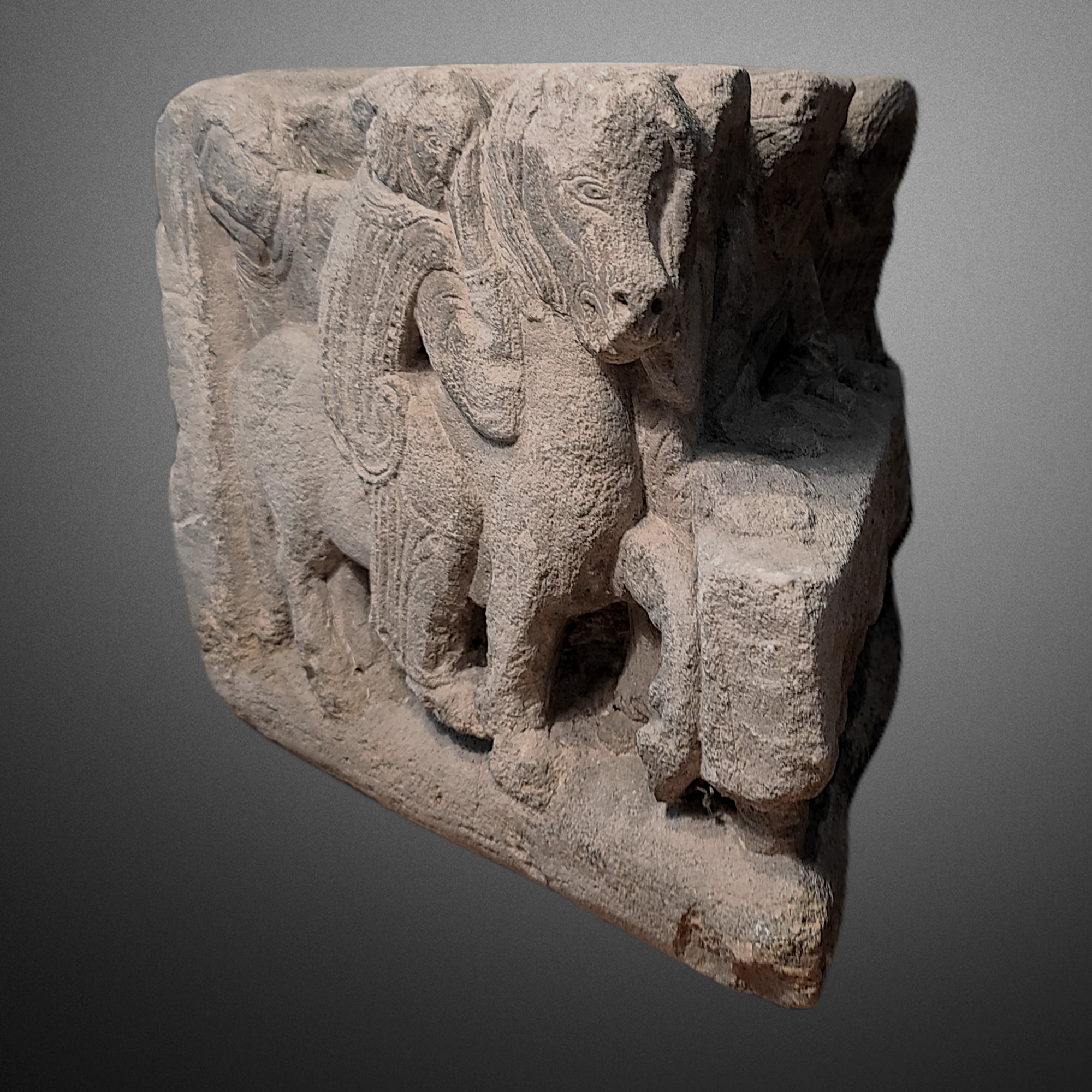 Historiated romanesque capital.-2