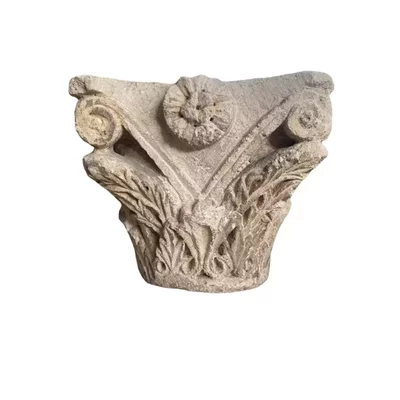 Romanesque capital sculpted on all sides. Important Romanesque capital decorated with masks. View number 2