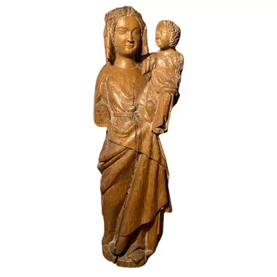 Madonna and Child. 14th century Parisian workshops. Main view of the sculpture