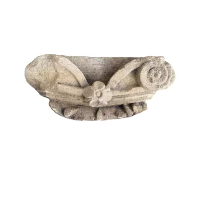 Romanesque capital. 11th century. View number 3