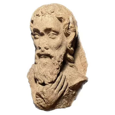 Bust of a Gothic apostle from the workshops of Reims. Sculpture in limestone. Main view of the sculpture